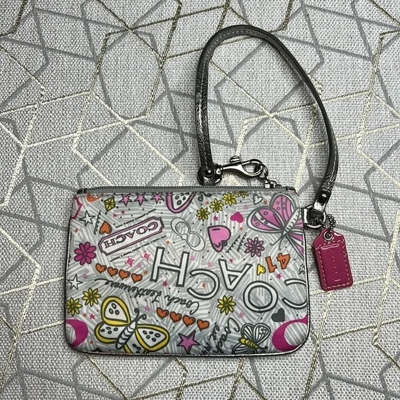 COACH Graffiti Wristlet w/Pink Hangtag - Picture 2 of 7
